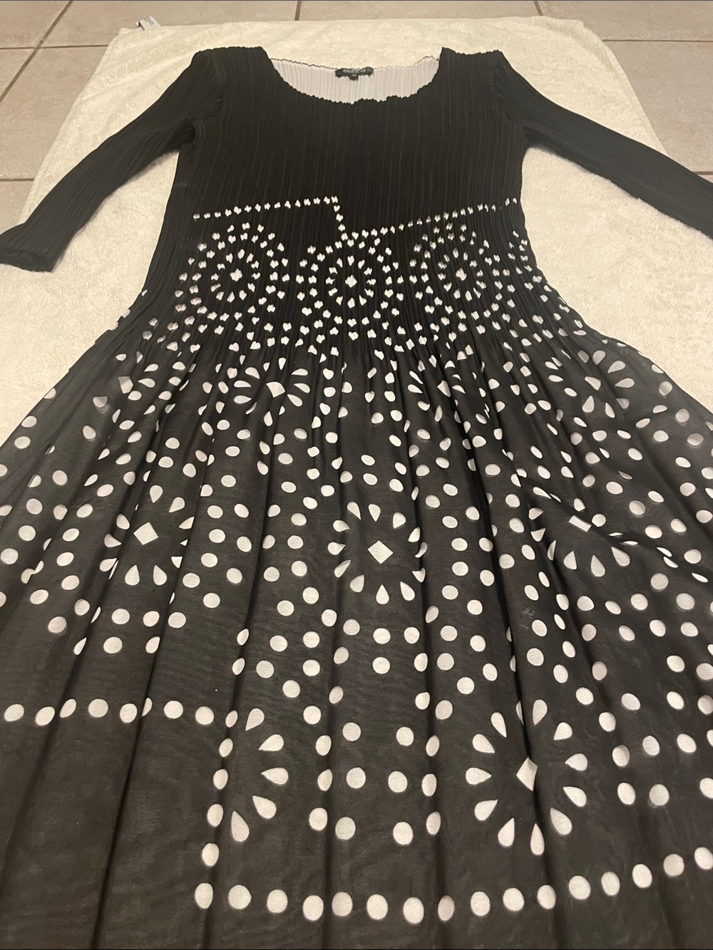 Veeca Pleated Black & White Fit-and-Flare Dress - Picture 2 of 8